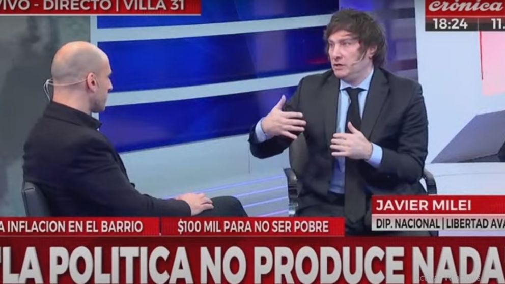 "El peso se derrite como una barra de hielo en pleno desierto del Sahara al mediodía”, dijo en los estudios de Crónica HD.
