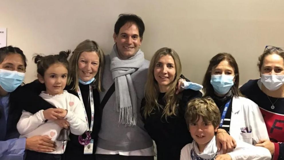 La felicidad de la familia mendocina y el equipo médico que asistió a Catalina durante cinco años.