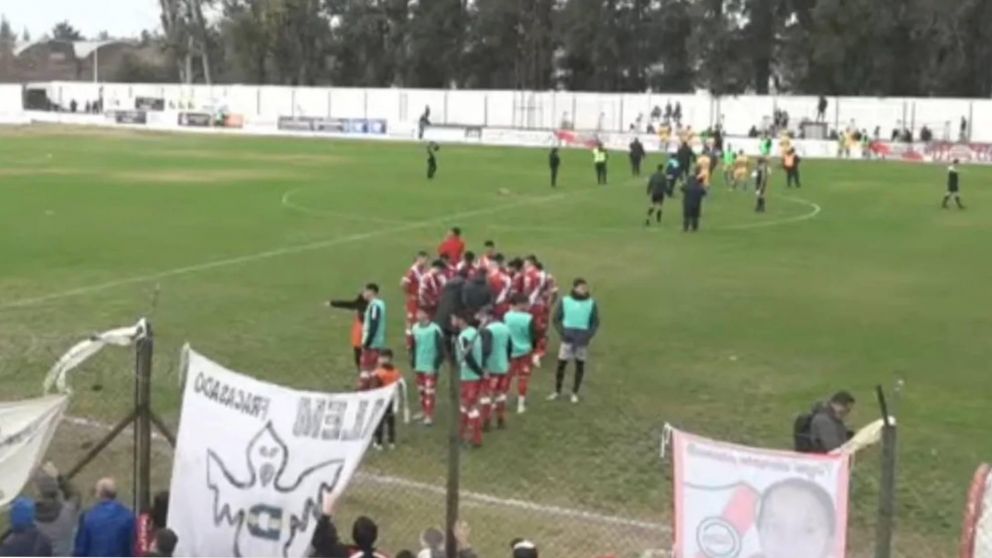 El "River-Boca" de la C, suspendido por incidentes: la barra de Alem atacó a tiros a la de Luján.