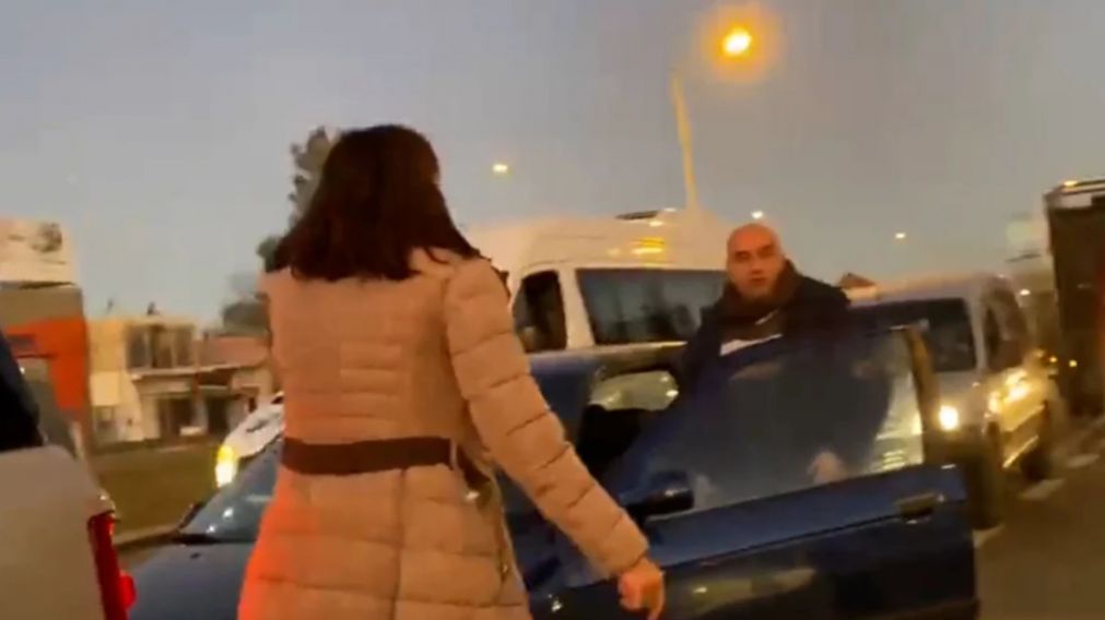 La violenta secuencia fue captada por un testigo (Captura de pantalla).