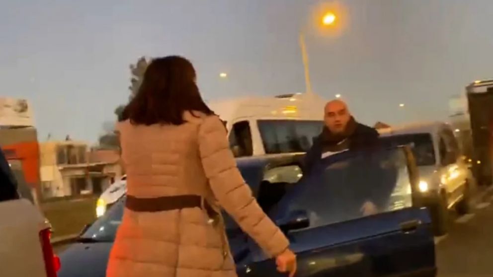 La violenta secuencia fue captada por un testigo (Captura de pantalla).