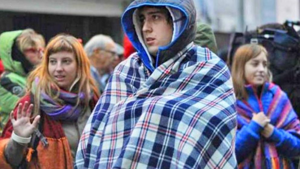 Las organizaciones sociales que convocaron a la movilización buscan visibilizar el estado de las personas en situación de calle (Crónica/Pablo Villán).