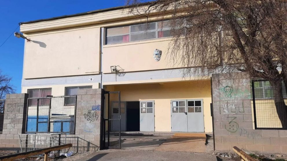 El nene llevó miles de pesos a la escuela y se los dio a sus compañeros (Gentileza: La Opinión Austral).
