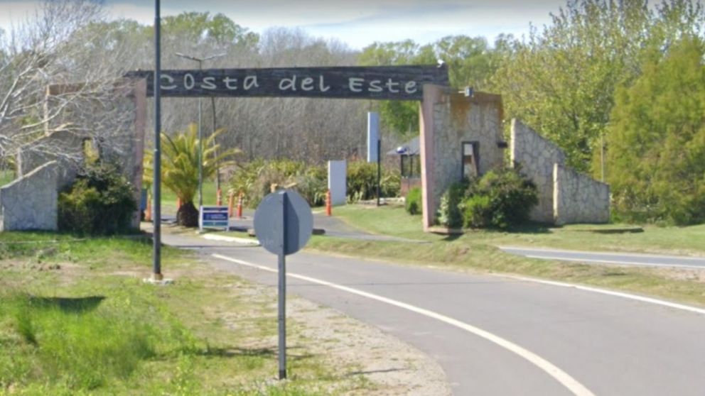 Acá, en el acceso principal a Costa del Este, sucedió la detención del efectivo policial.