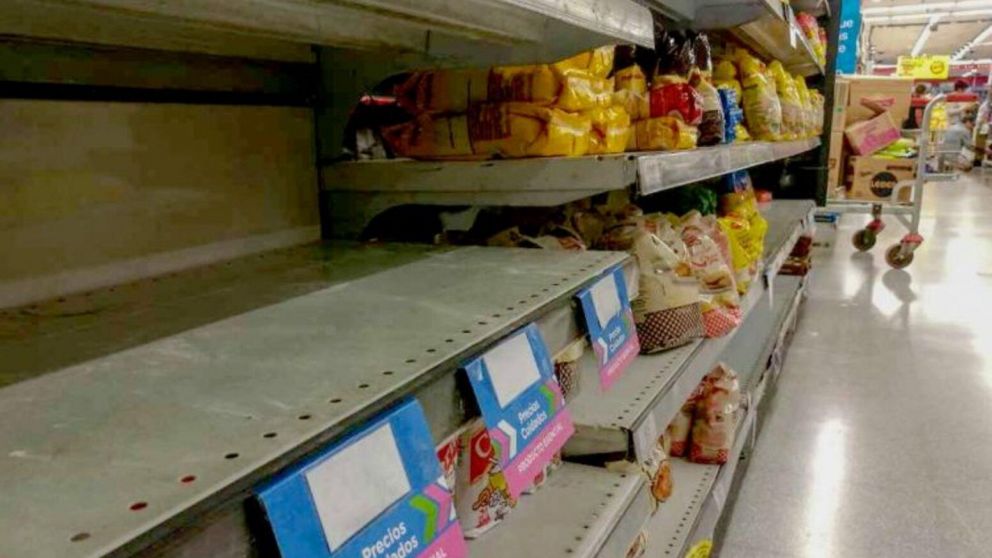 En medio de la incertidumbre, muchos consumidores se topan con g�ndolas vac�as por falta de reposici�n. 