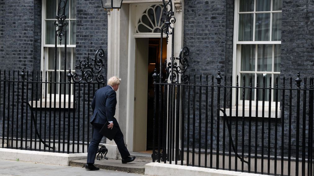 Cómo es el proceso para elegir al sucesor de Boris Johnson en el Reino Unido