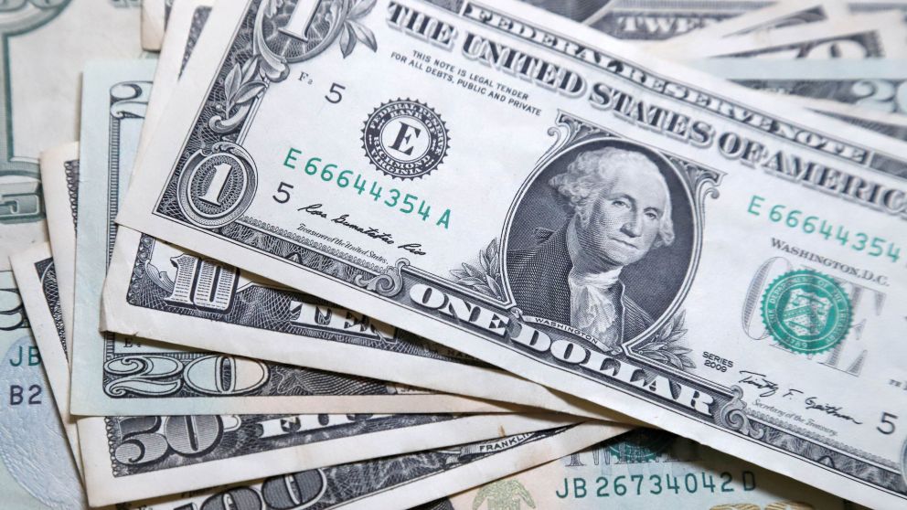 Dólar hoy: ¿A cuánto cotizan el oficial y el "blue"?