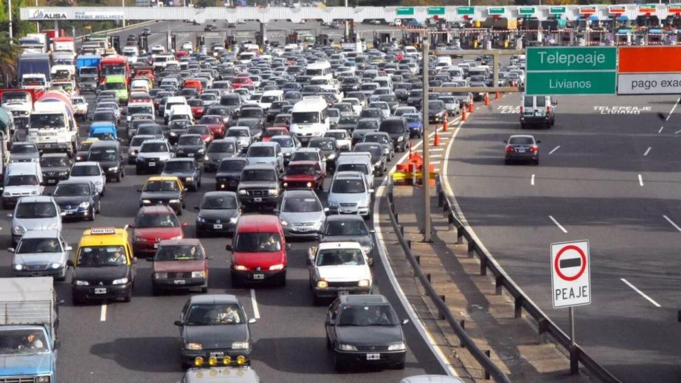 Tránsito congestionado en los ingresos a CABA (Imagen ilustrativa).