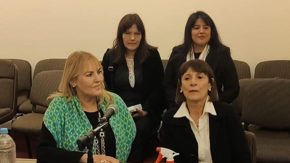 Mafalda Secreto junto a su abogada Raquel Hermida Leyenda.