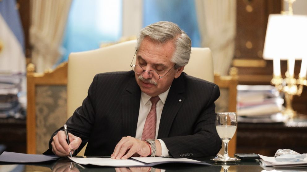 Alberto Fernández promulgó la Ley de Alivio Fiscal esta tarde (Prensa Presidencia).