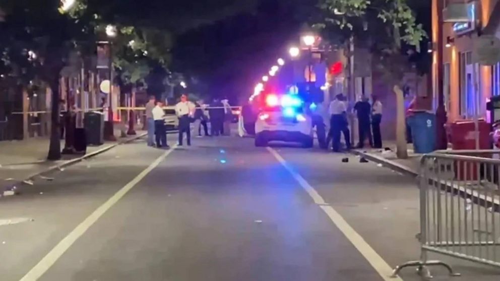 Seis muertos y 24 heridos por tiroteo en un desfile durante celebración del Día de la Independencia en Estados Unidos.