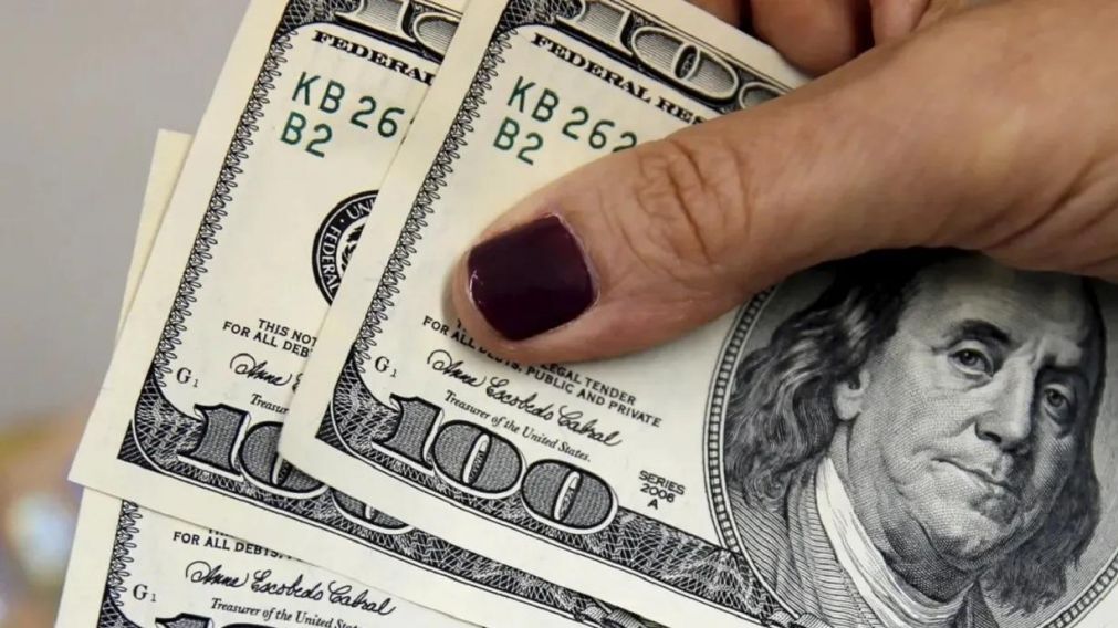 El d�lar blue rompi� su cotizaci�n hist�rica y lleg� este lunes a $280 en el mercado paralelo.