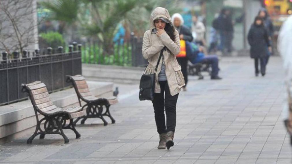 El Servicio Meteorológico Nacional anunció que se prevé una jornada fría y algo nublada para este domingo en CABA y GBA.