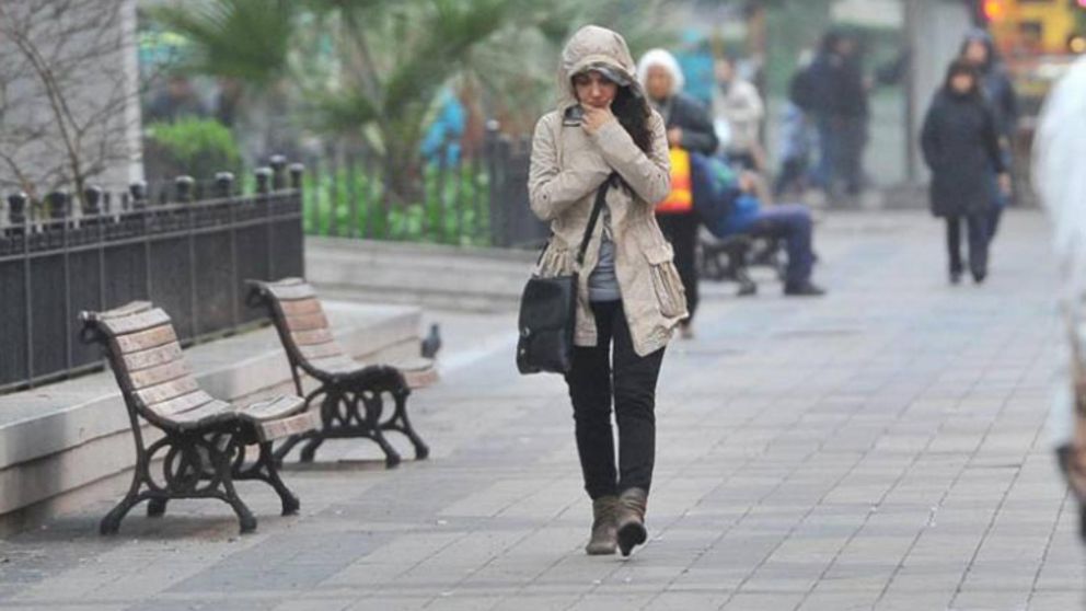 El Servicio Meteorológico Nacional anunció que se prevé una jornada fría y algo nublada para este domingo en CABA y GBA.