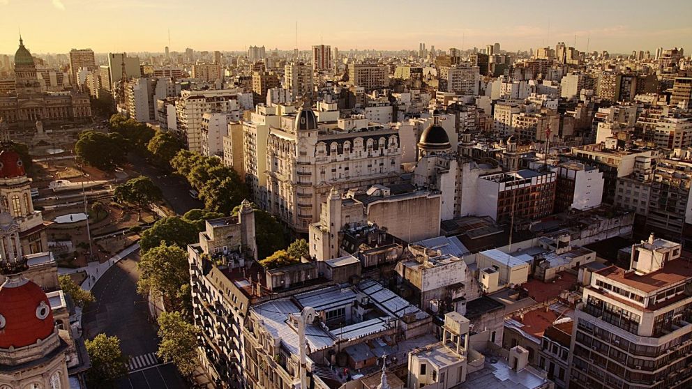 El Palacio Barolo, el Cabildo y el Teatro Colón son algunos de los paseos que pueden hacerse en la Ciudad de Buenos Aires.