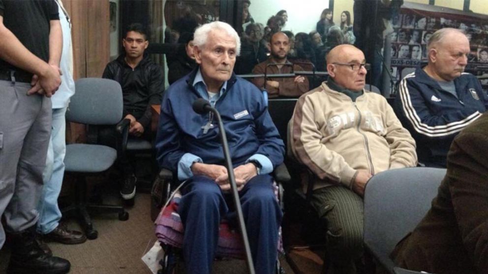 Miguel Etchecolatz murió a las 5.30 en la Clínica Sarmiento de la localidad bonaerense de San Miguel.