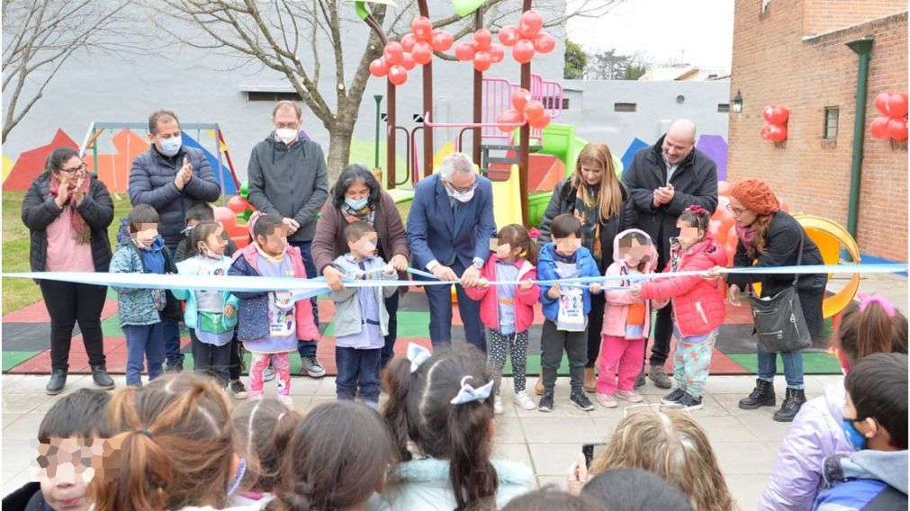 Julio Zamora inaugur� los nuevos juegos del Jard�n N�929 "El Ceibo" de Don Torcuato.