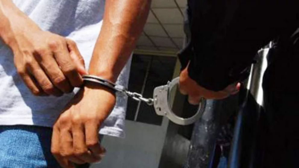 Entró a su casa y encontró al cuñado abusando a su hija de 13 años: lo encerró y llamó a la policía.