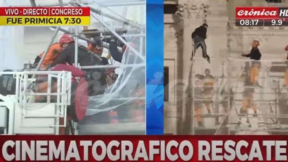 Decenas de rescatistas trabajaron para evitar que el ex policía se arrojara al vacío (Crónica HD).