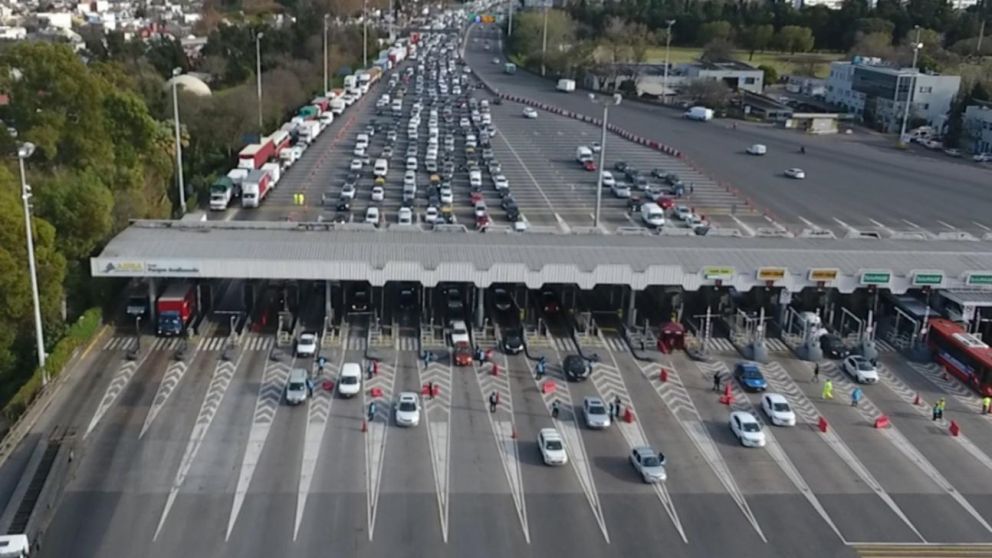 Otra jornada de caos vehicular en los ingresos a la ciudad (Télam).