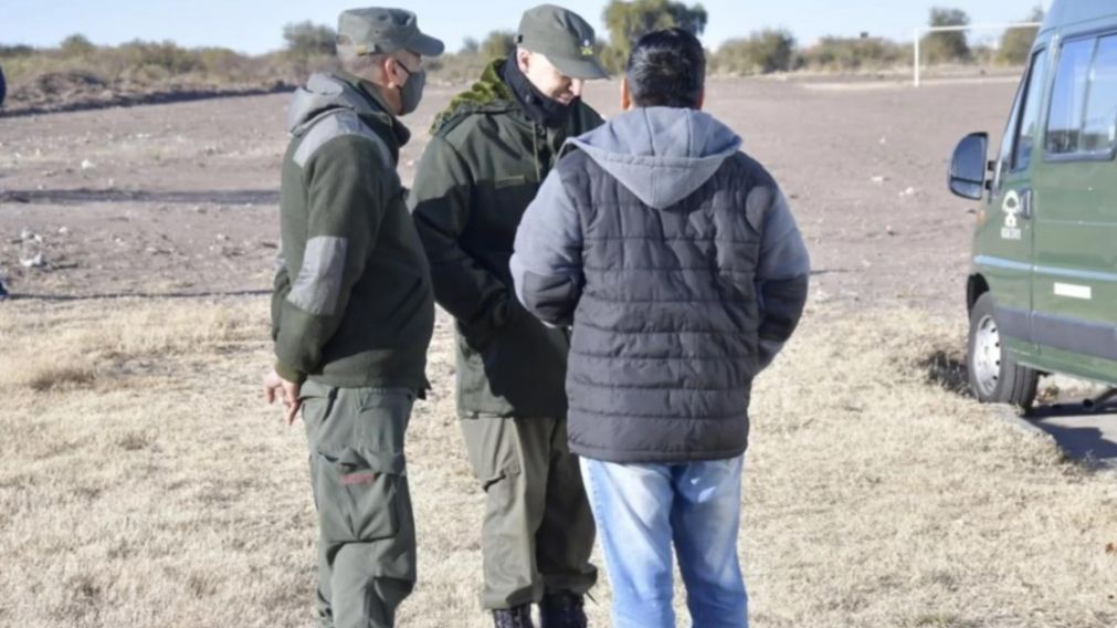Peritos de la Gendarmería Nacional encabezaron las tareas del primer día de reconstrucción (Gentileza ElDiarioDeLaRepublica.com).