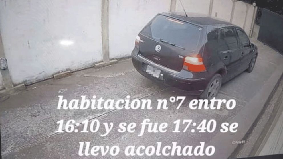 Dueña de "telo" escracha autos de quienes roban cosas de las habitaciones: "Se llevó toallón de 5:50 a 6:50"