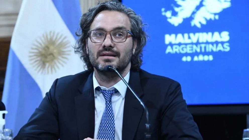 Santiago Cafiero habló sobre el entredicho de Alberto Fernández y Boris Johnson.