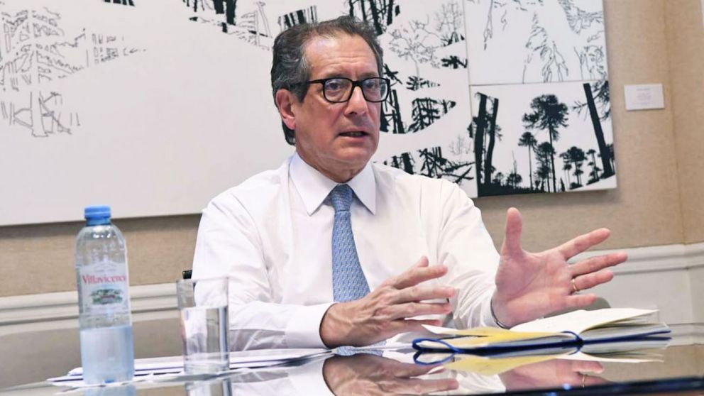 El presidente del Banco Central defendió las nuevas medidas sobre el dólar y habló sobre la suba del "blue"