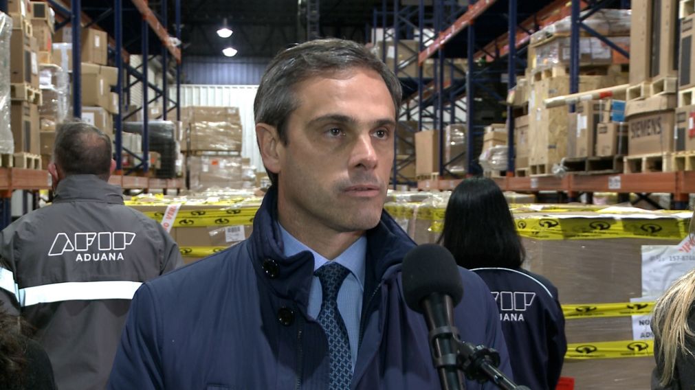 El director General de Aduanas, Guillermo Michel, encabez� el operativo.