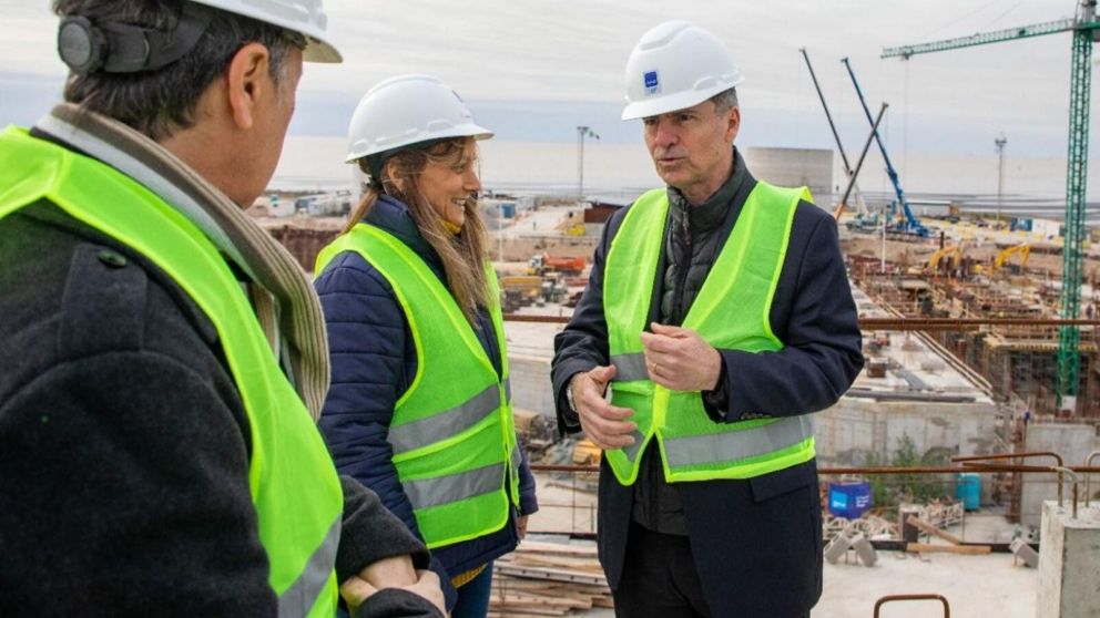 Malena Galmarini, titular de AySA, y Carlos Felipe Jaramillo, vicepresidente del Banco Mundial.