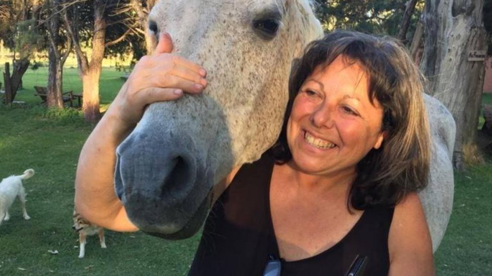 Mónica Arana, quien perdió la vida al ser baleada por delincuentes, tenía 60 años y era proteccionista de animales.