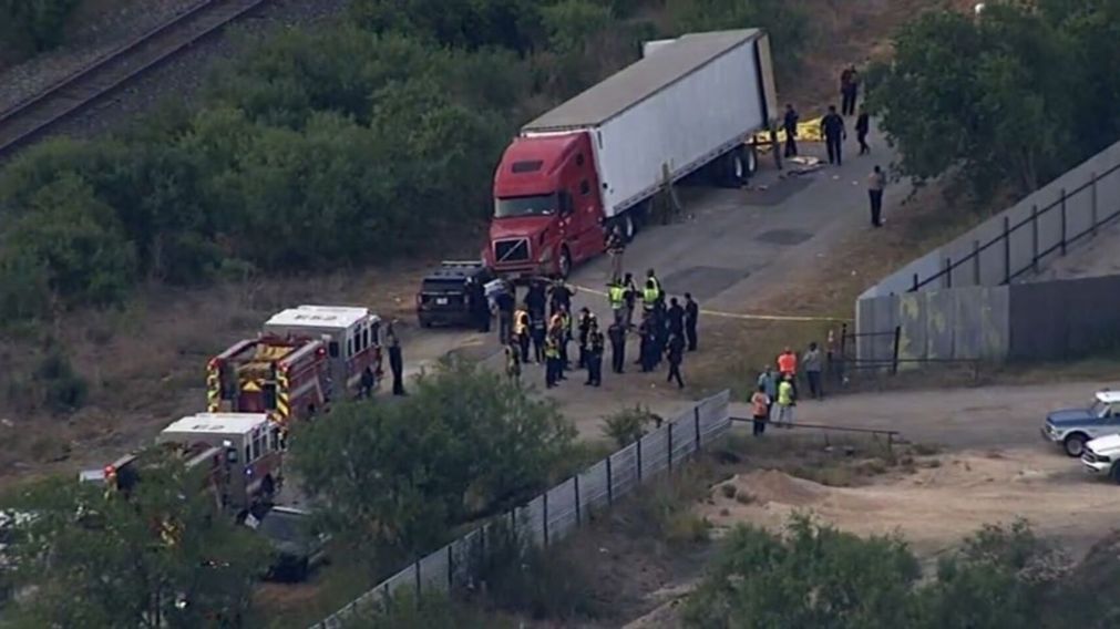 Hallaron a 46 migrantes muertos en un camión abandonado en la ciudad de San Antonio, Texas (Imagen Twitter).