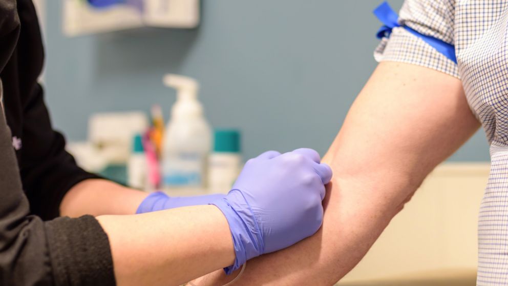 La única forma de saber si una persona contrajo el virus de VIH es realizando un test mediante una simple muestra de sangre.