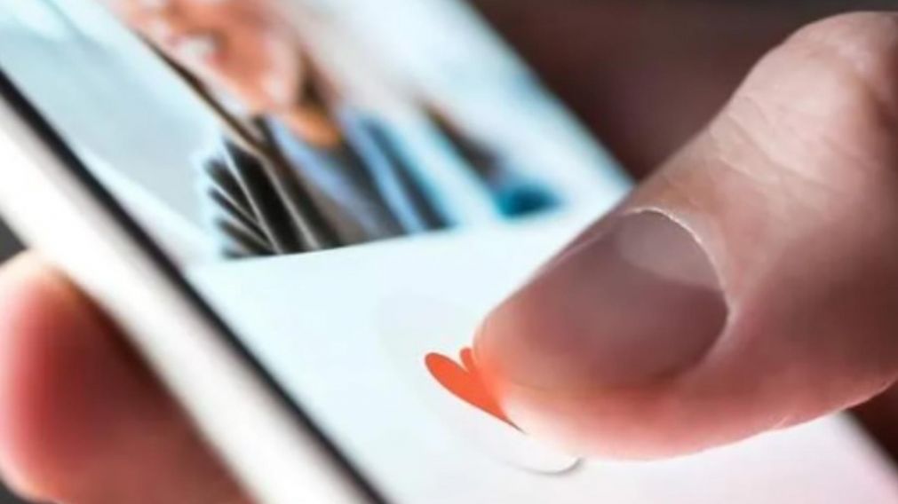 Una joven desvalij� a un vecino de La Plata que enganch� por Tinder.