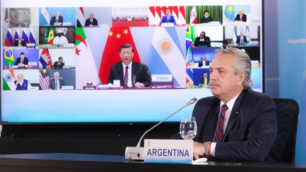 Alberto Fern�ndez particip� de la XIV Cumbre de Jefes de Estado del grupo de los BRICS y agradeci� "el apoyo recibido por los pa�ses miembros a nuestro reclamo de negociar pac�ficamente la Cuesti�n Malvinas"