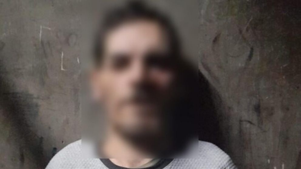 Este es el sujeto que fue arrestado por los funcionarios policiales.