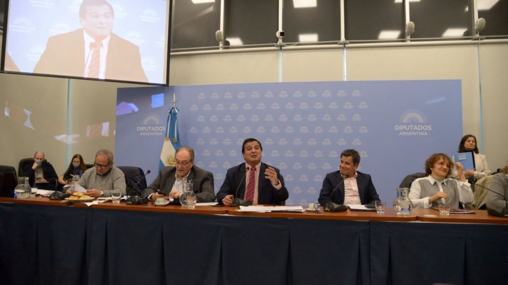 Las comisiones de Industria; Presupuesto y Hacienda; Ciencia, Tecnolog�a e Innovaci�n Productiva, emitieron dictamen al proyecto. 