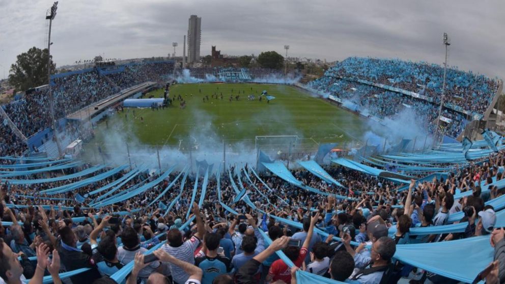 Un hombre no pagó la cuota alimentaria de su hijo y le prohibieron ir a la cancha (Imagen ilustrativa).