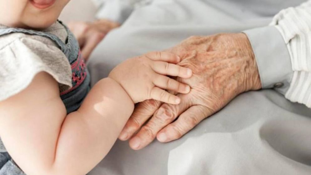 Una abuela se cansó y decidió cobrarle a su hija por cuidar a su nieto (Imagen ilustrativa).