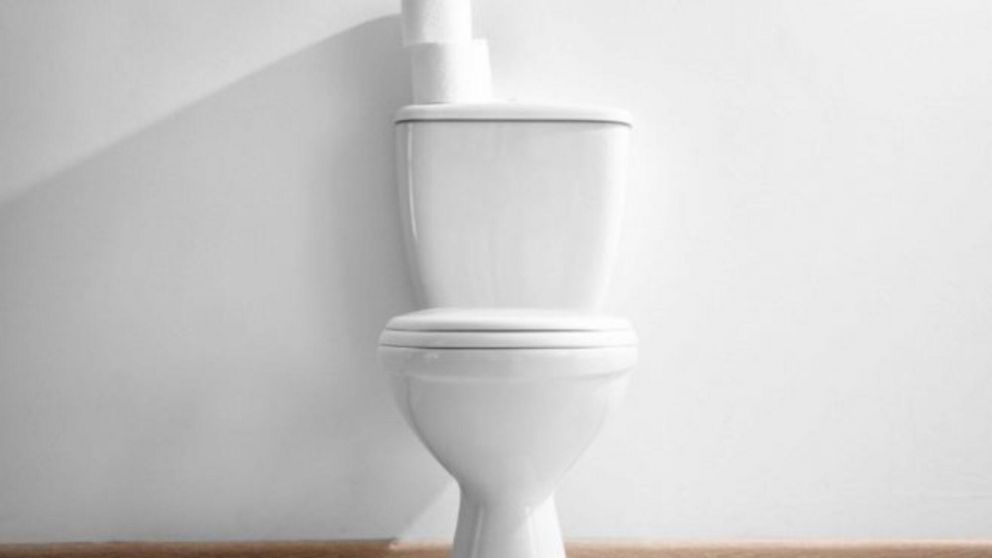 Por qué debemos cambiar el rollo de papel higiénico al llegar a una habitación de hotel.