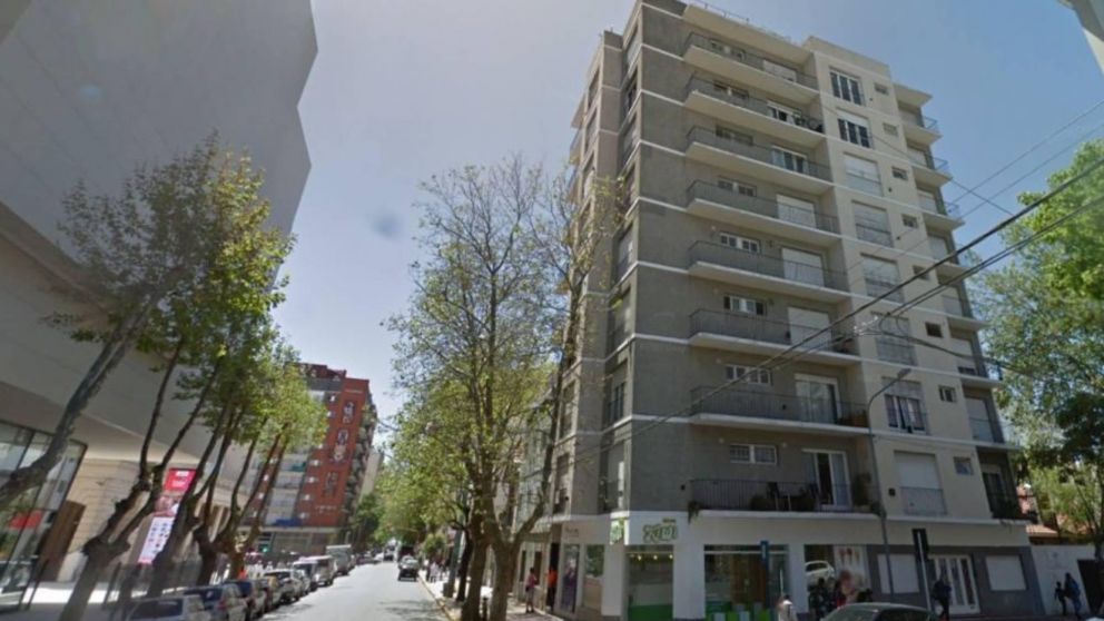 Mujer de 23 años y 3 menores tiraban hielo por un balcón en Mar del Plata: discutieron con un turista y lo mataron a puñaladas
