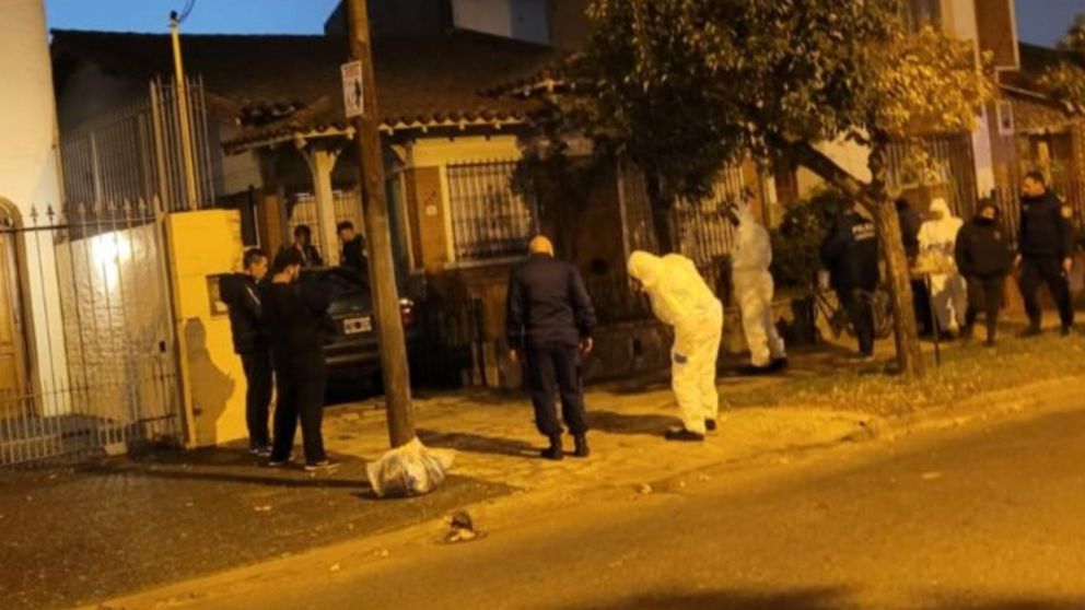 Las autoridades policiales realizaron varias diligencias en la casa habitada por el octogenario. Crédito: Nueva Data.