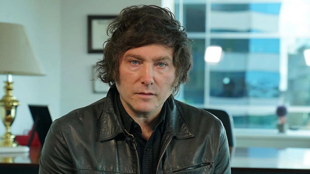 Javier Milei y una dura respuesta contra "Lilita" Carrió, quien lo había comparado con Adolf Hitler.