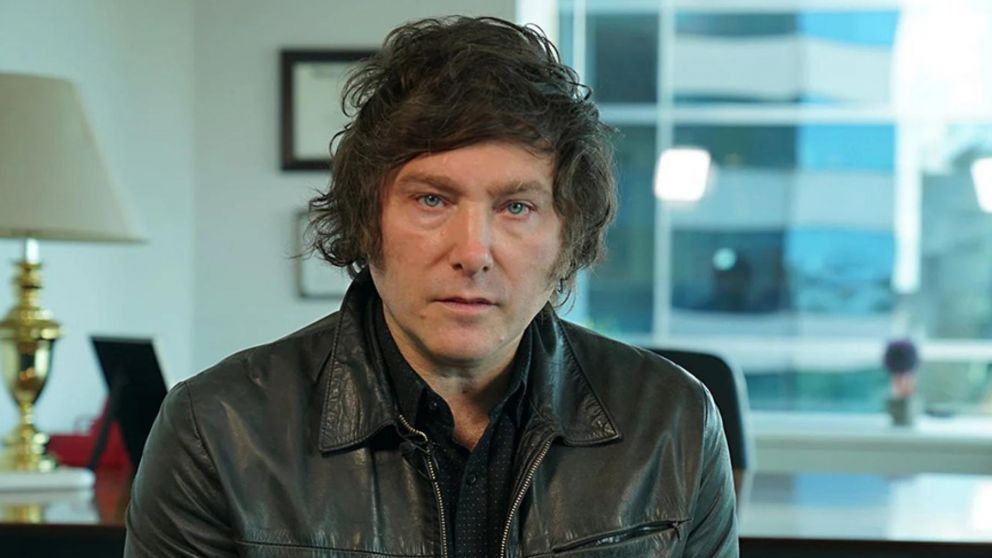 Javier Milei y una dura respuesta contra "Lilita" Carrió, quien lo había comparado con Adolf Hitler.