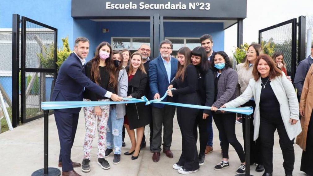 Federico Achával inauguró con Alberto Sileoni una nueva escuela en Derqui.