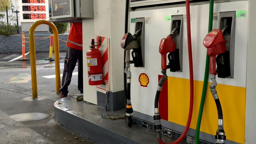 Las estaciones de servicio comenzarán con los aumentos a primera hora del viernes (Crónica/Fernando Pérez Re).