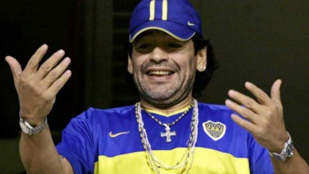 Diego Maradona usaba relojes lujosos y joyas, que ahora no están.