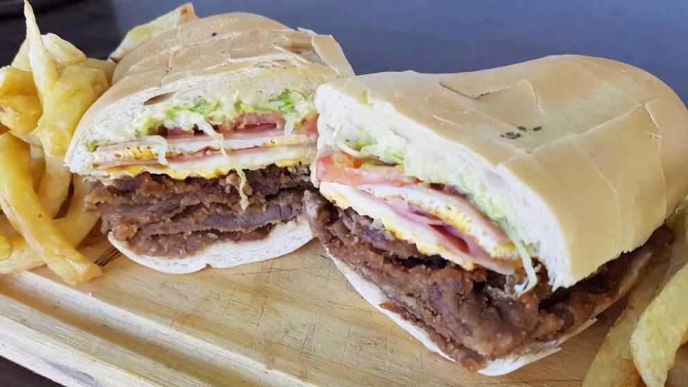 Un nene es fanático de las "milangas" tucumanas y lo demuestra hasta en su tarea (Imagen ilustrativa).