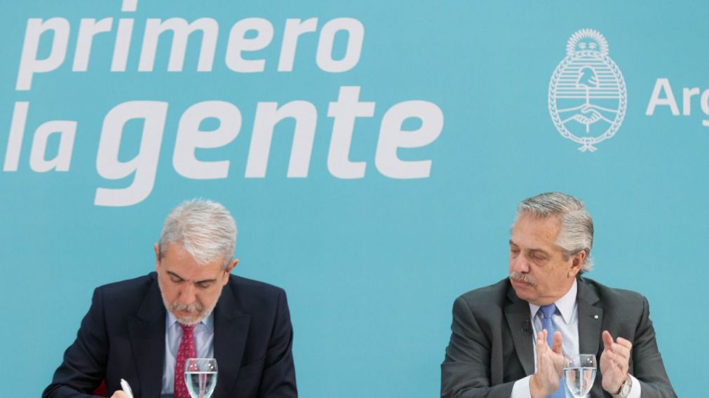 Alberto Fern�ndez y An�bal Fern�ndez anunciaron inversi�n estatal en formaci�n de las fuerzas federales policiales.