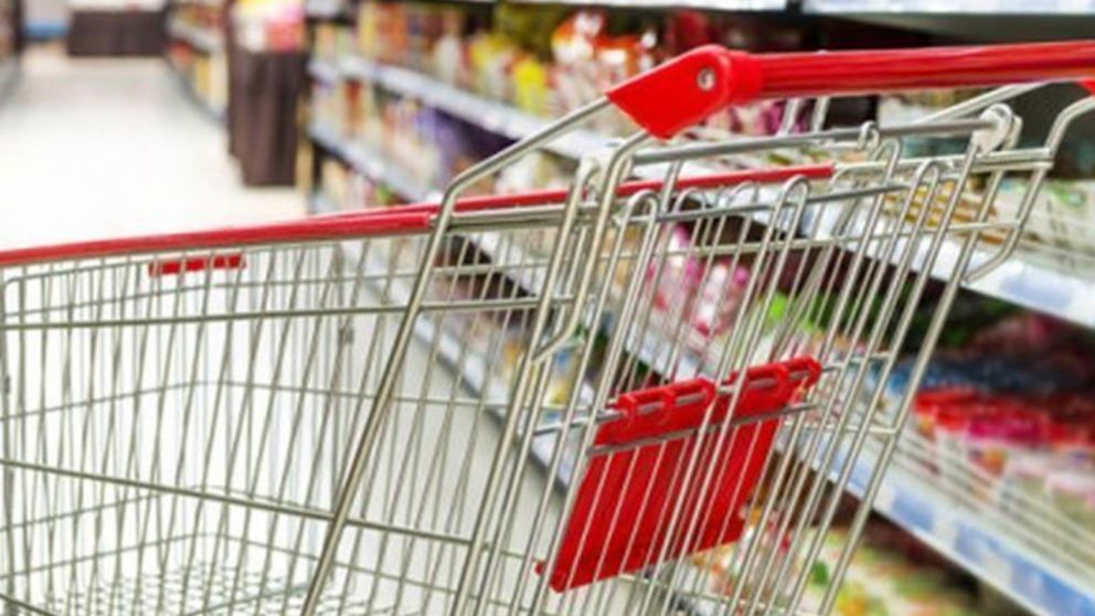 De acuerdo al relevamiento, tanto Alimentos como Cuidado Personal son las de mayor ca�da en consumo mientras Bebidas y Limpieza presentan variaciones negativas.